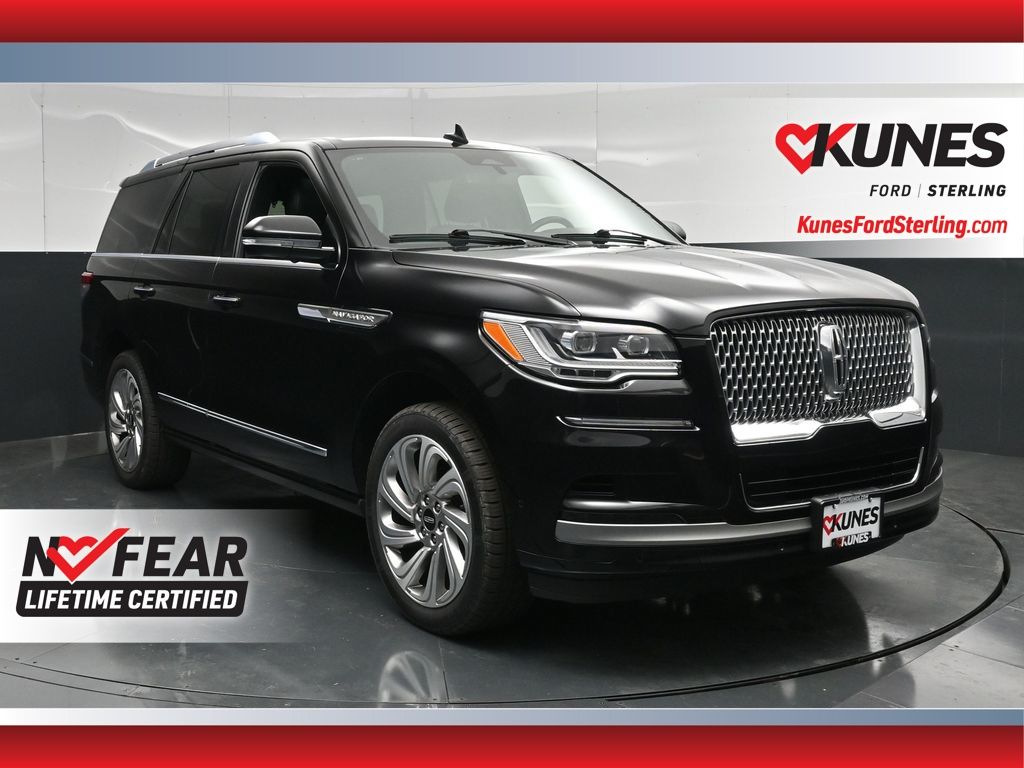 Infinite Black Metallic Clearcoat 2024 Lincoln Navigator SUV / Crossover Four-Wheel Drive Automatic