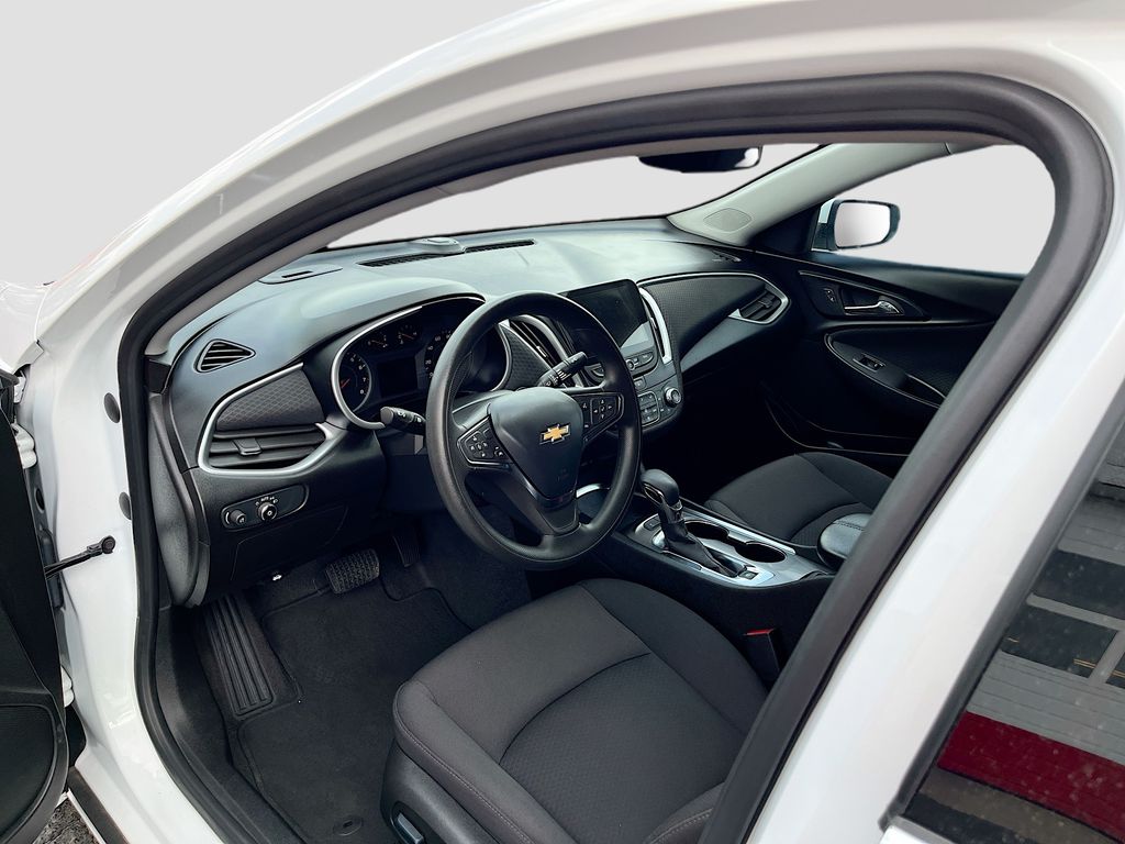 Used 2024 White Chevrolet LT image 9