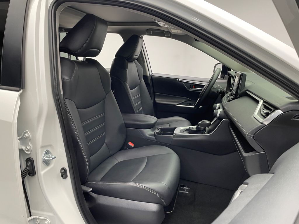 2021 Toyota RAV4 XLE Premium 18