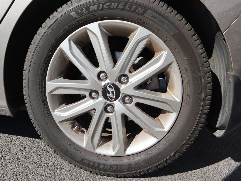 Thumbnail: 2015 Hyundai Elantra - 17