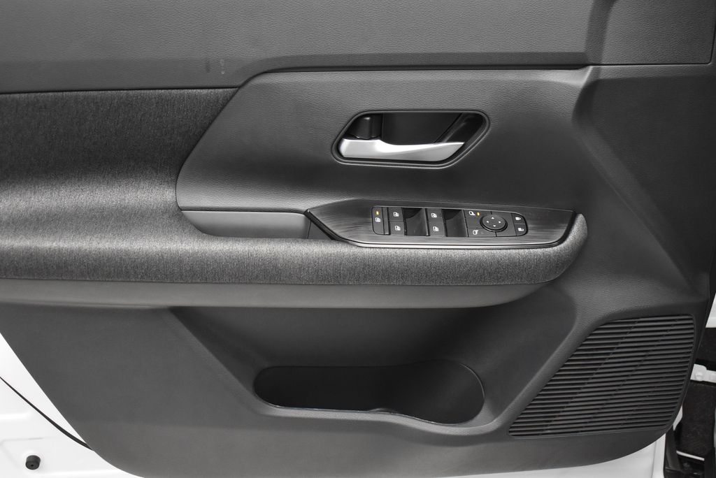 Thumbnail: 2026 Nissan Kicks - 9