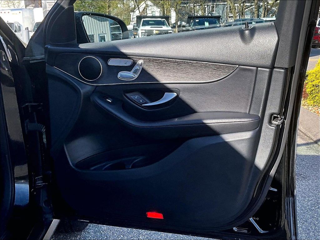 2022 Mercedes-Benz GLC — photo 12