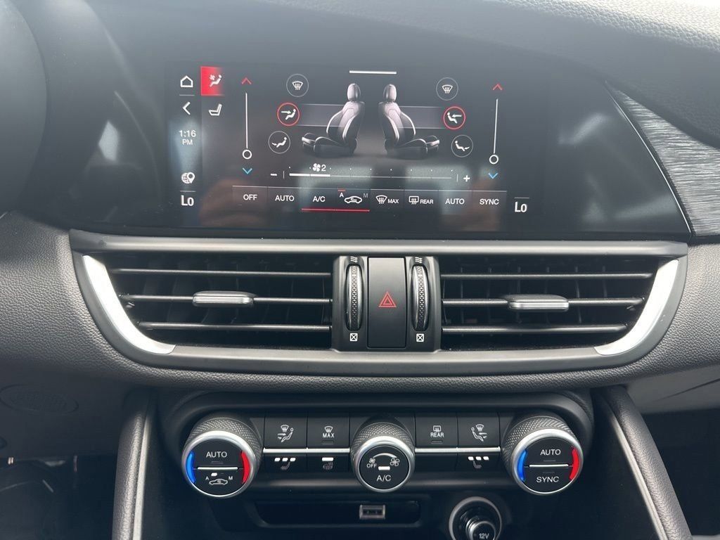 2022 Alfa White Alfa Romeo Giulia Sprint RWD Sedan