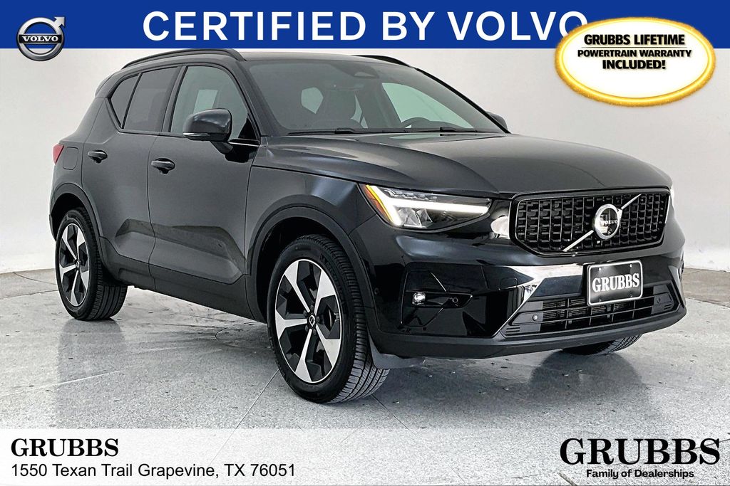 2025 Volvo XC40 B5 Plus Dark Theme AWD