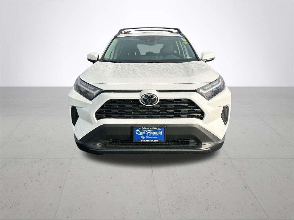 2025 Toyota RAV4 XLE photo 3