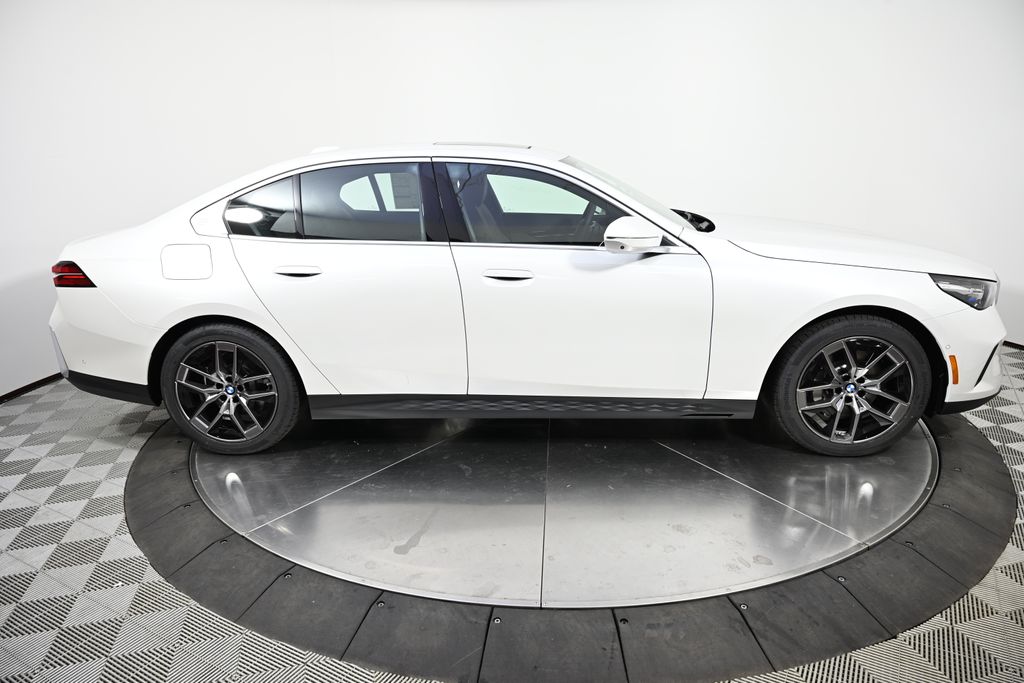 Thumbnail: 2026 BMW 5 Series - 6
