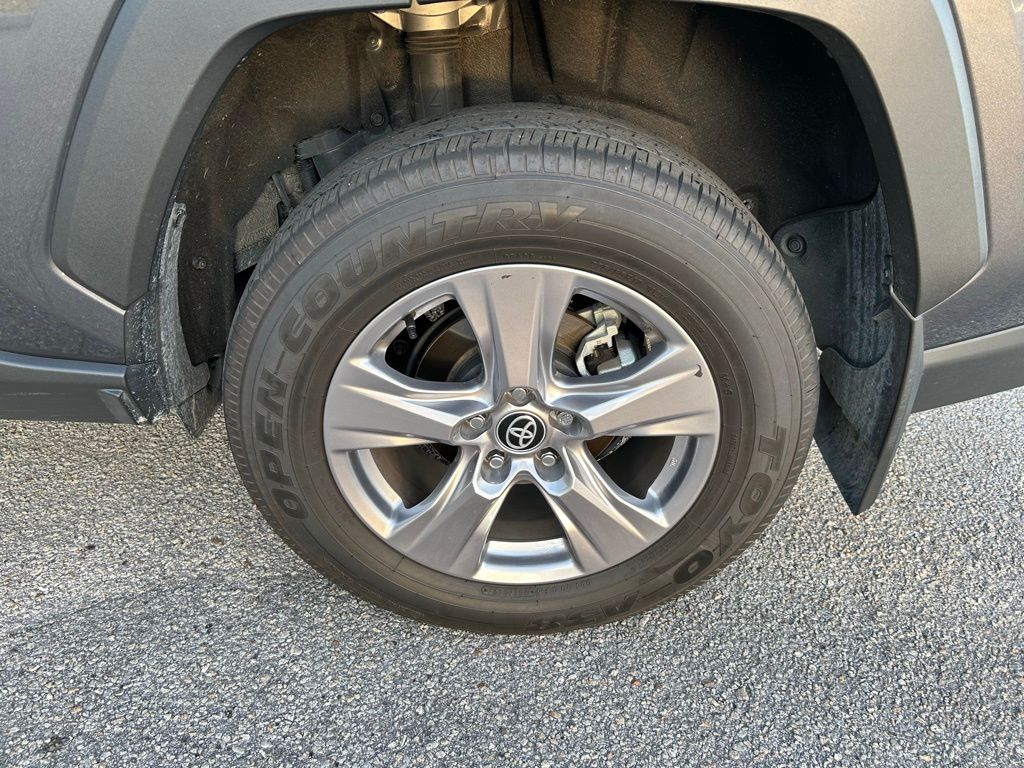 2024 Toyota RAV4 XLE 9