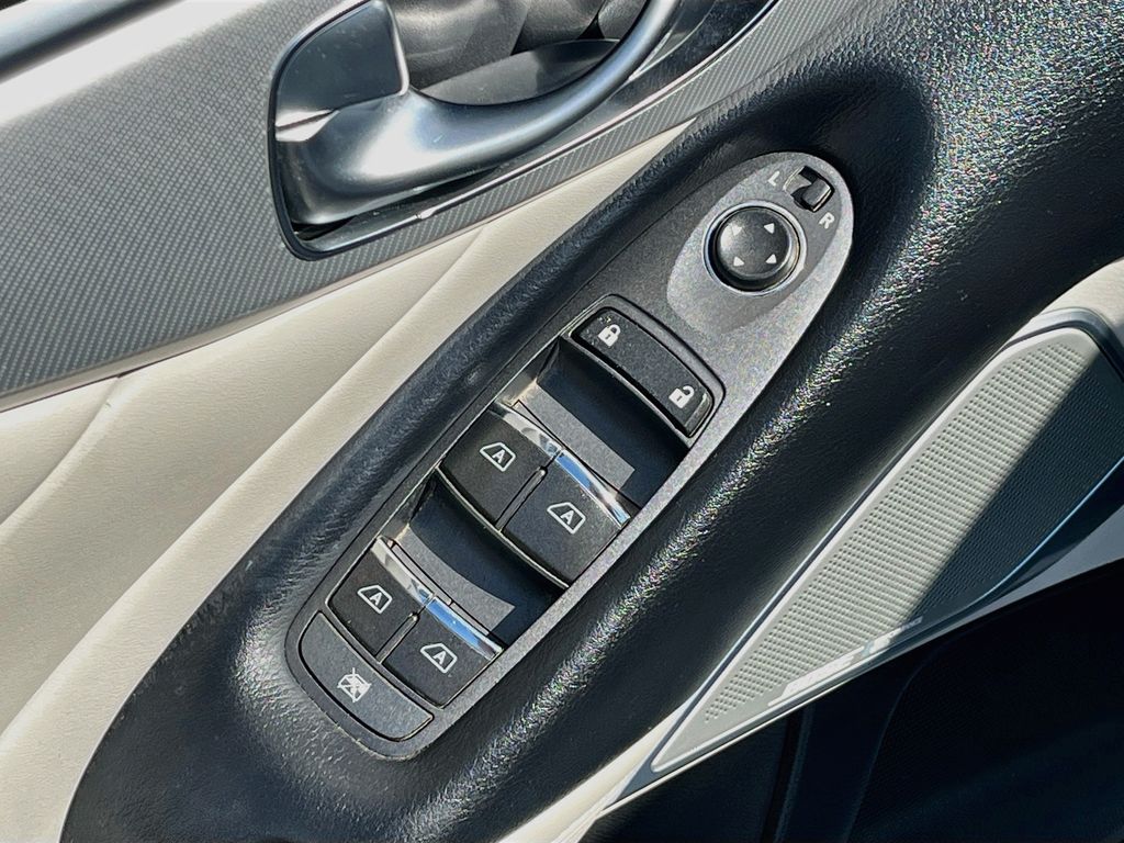 2022 INFINITI Q50 LUXE White at AutoSavvy Houston Northwest