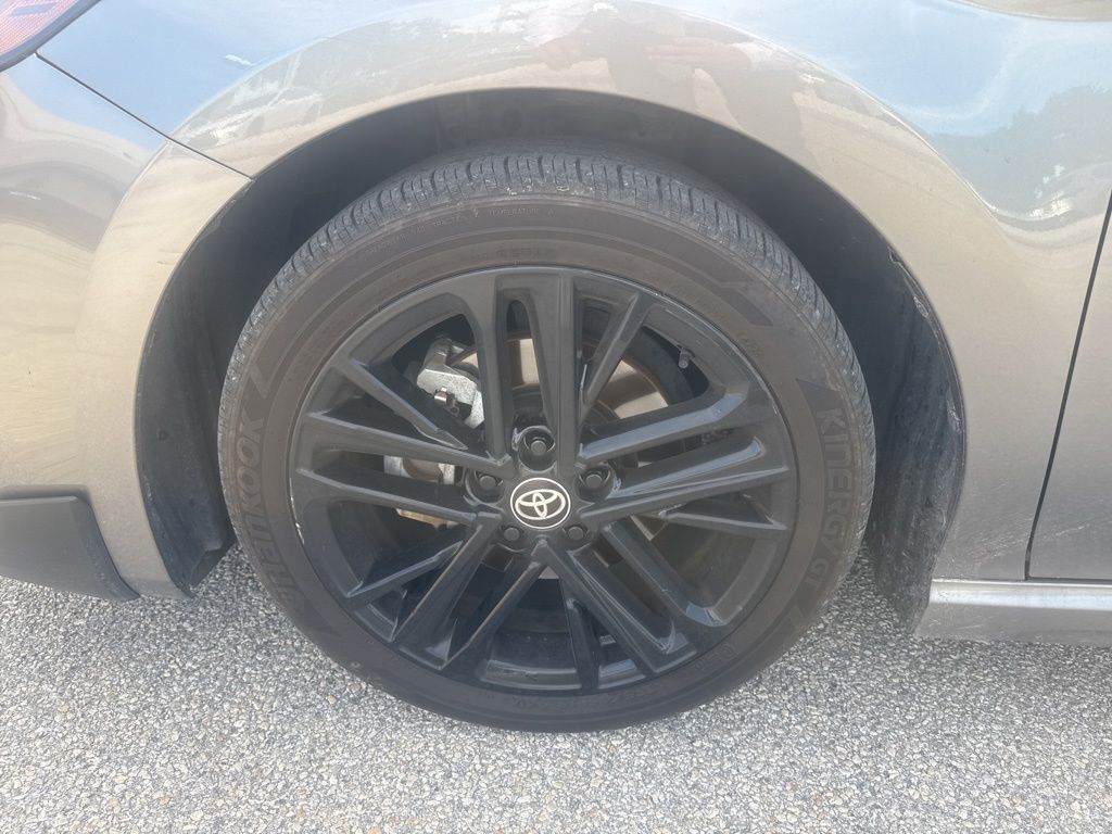 Used 2025  Toyota SE image 10