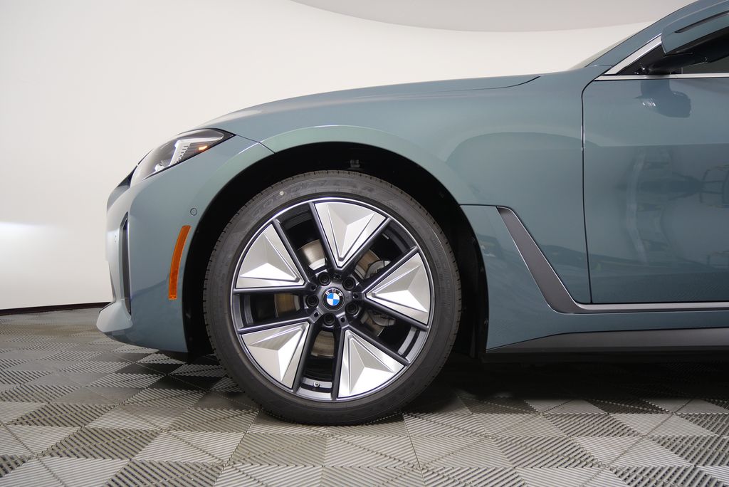 Thumbnail: 2025 BMW i4 - 6