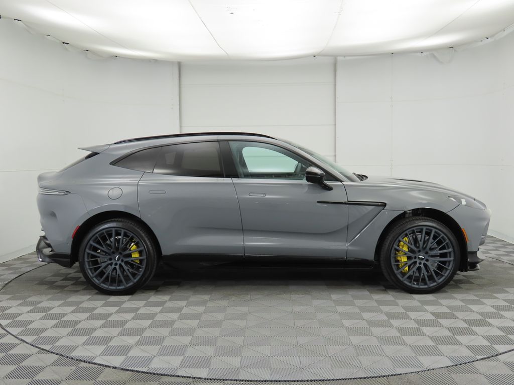 2025 Aston Martin DBX 707 4