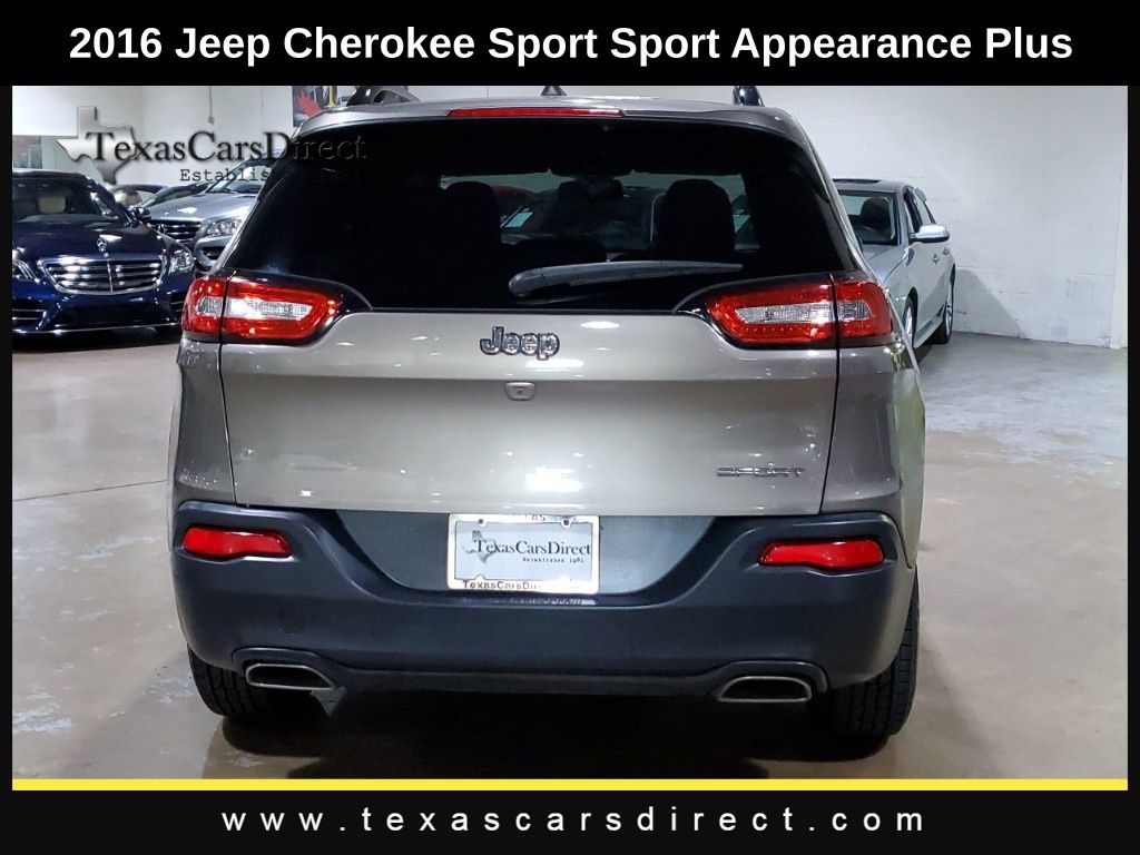 2016 Jeep Cherokee Sport 11