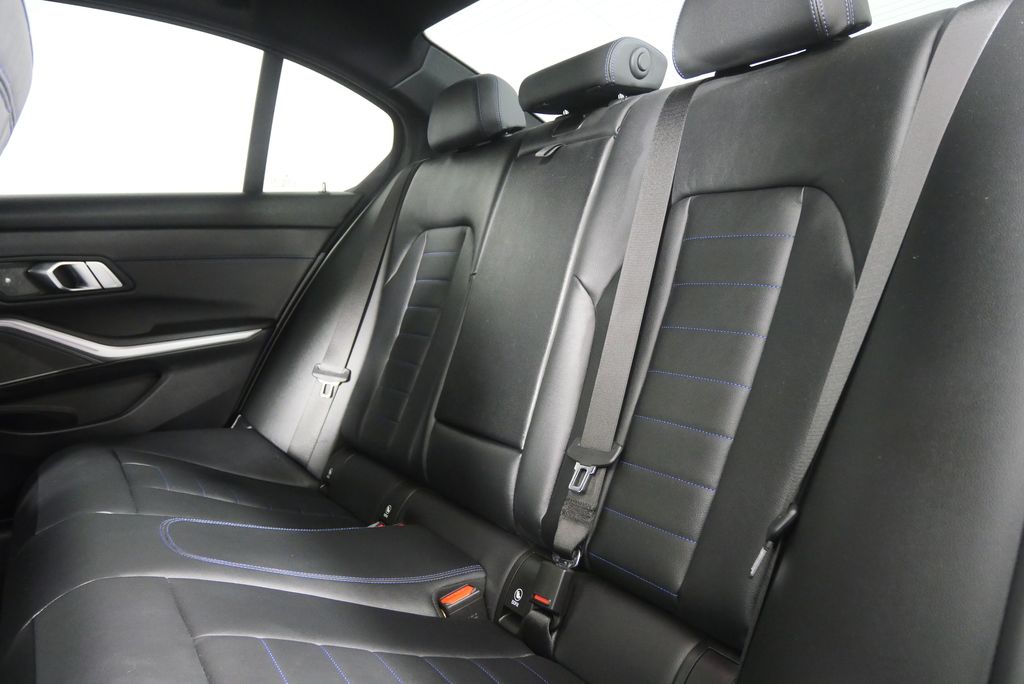 Thumbnail: 2023 BMW 3 Series - 16