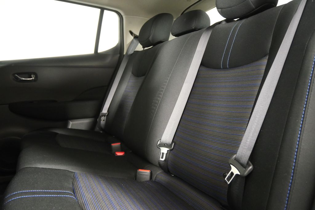 Thumbnail: 2022 Nissan Leaf - 14