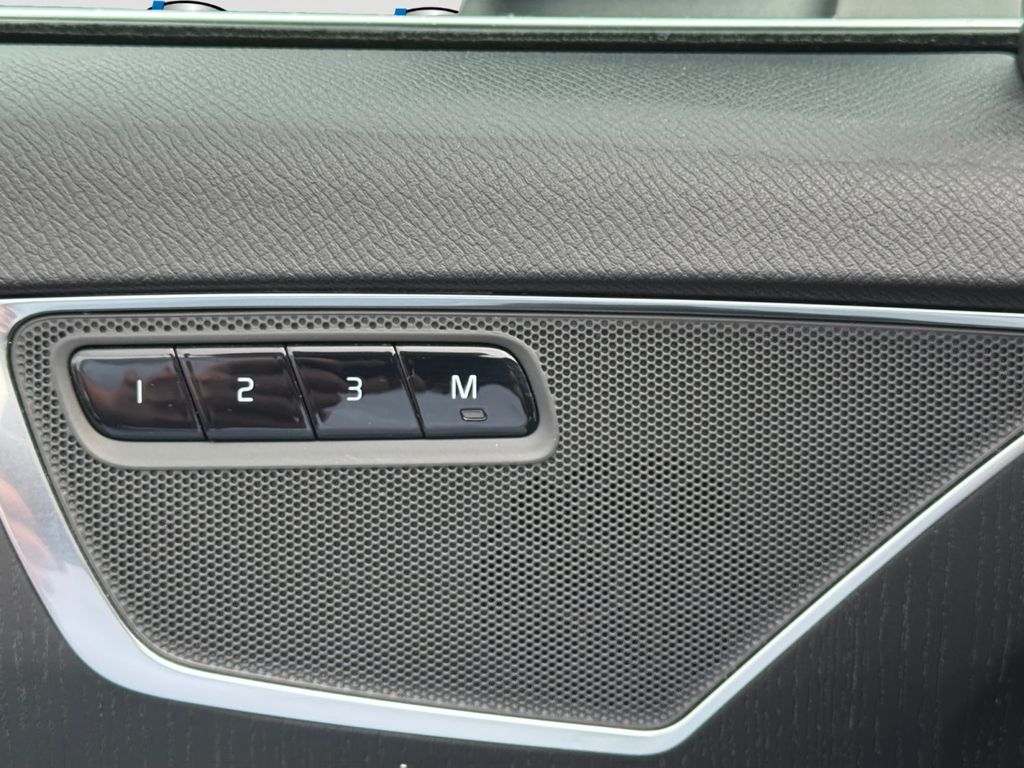 2020 Volvo XC90 T6 Momentum Black at Subaru and VW of Moon Township