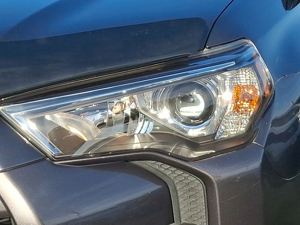Thumbnail: 2021 Toyota 4Runner - 9