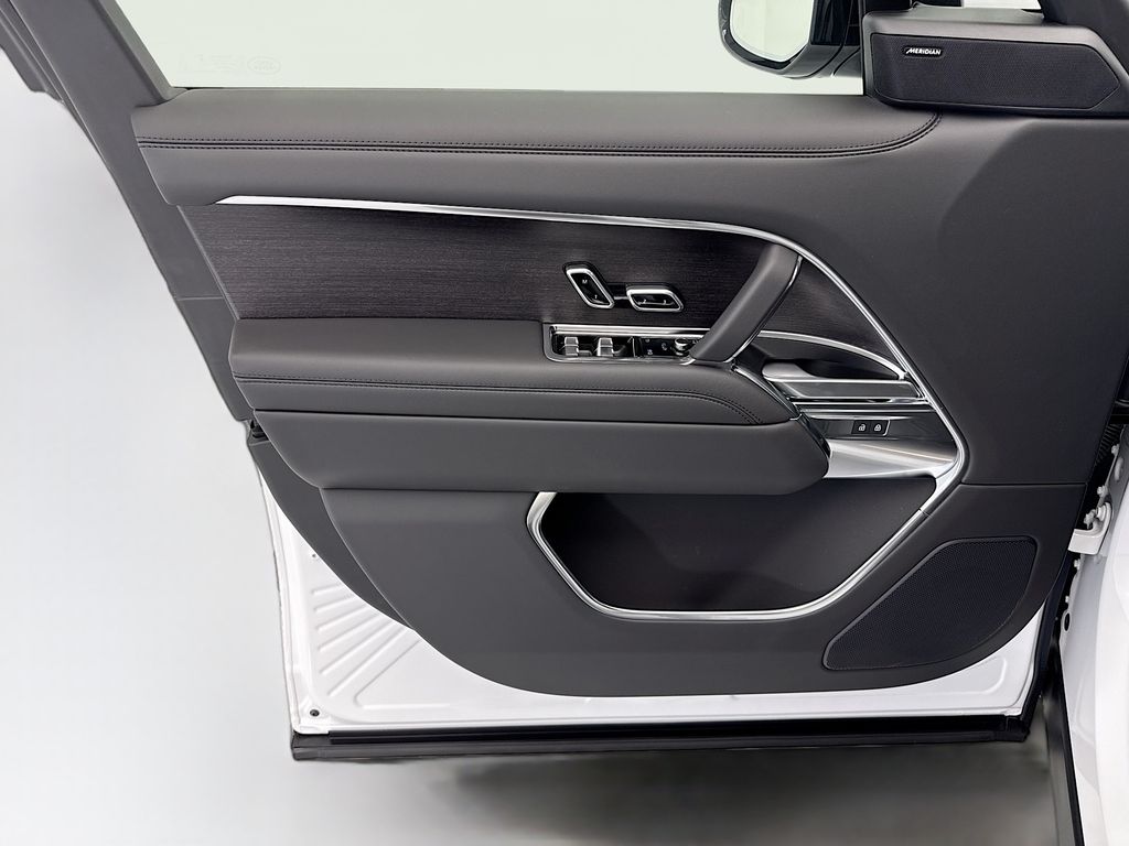 Thumbnail: 2026 Land Rover Range Rover - 23