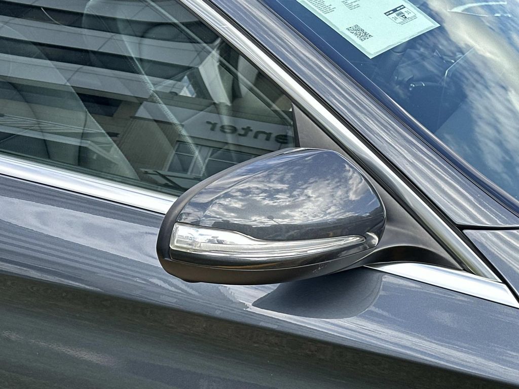 Thumbnail: 2015 Mercedes-Benz C-Class - 18