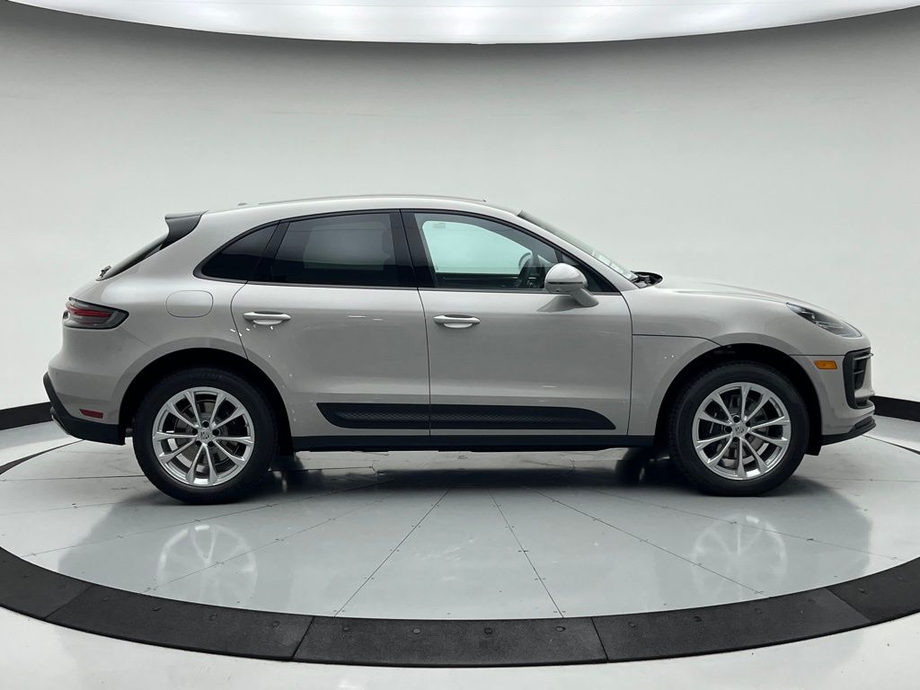 Thumbnail: 2026 Porsche Macan - 8