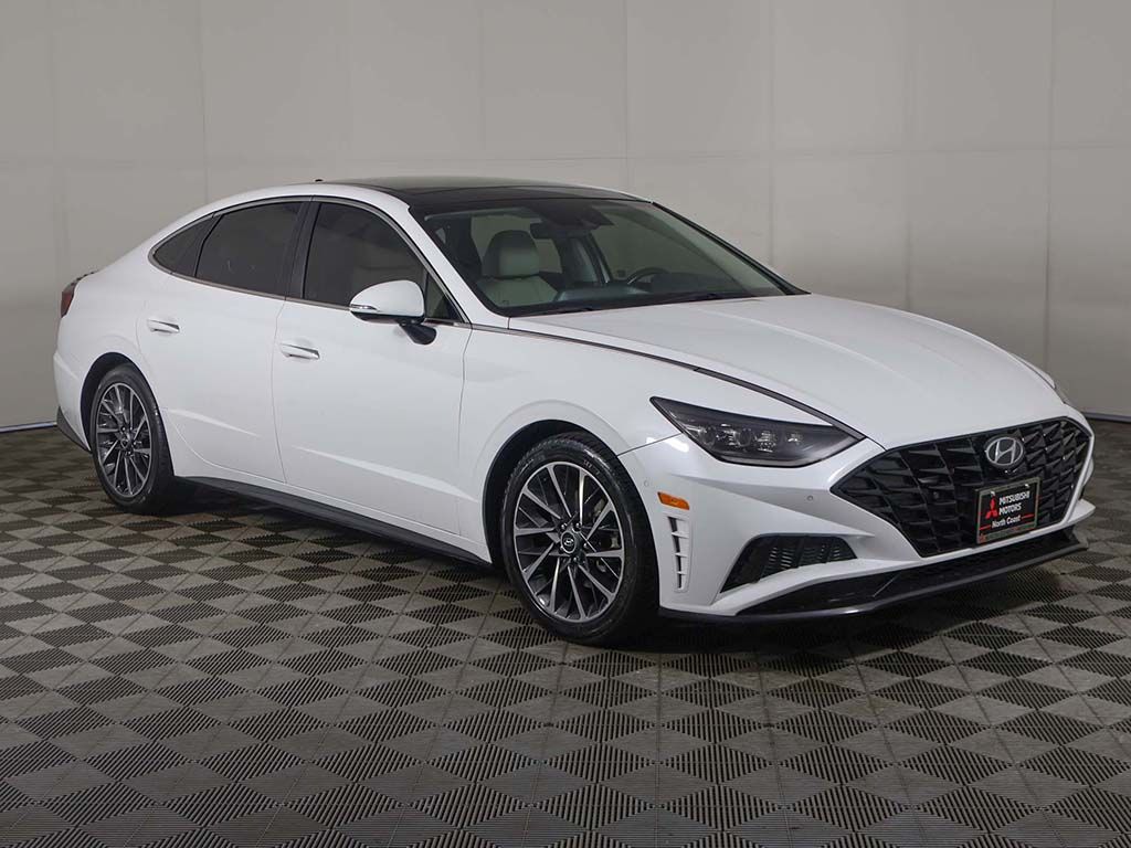 Used 2023 White Hyundai Limited image 2
