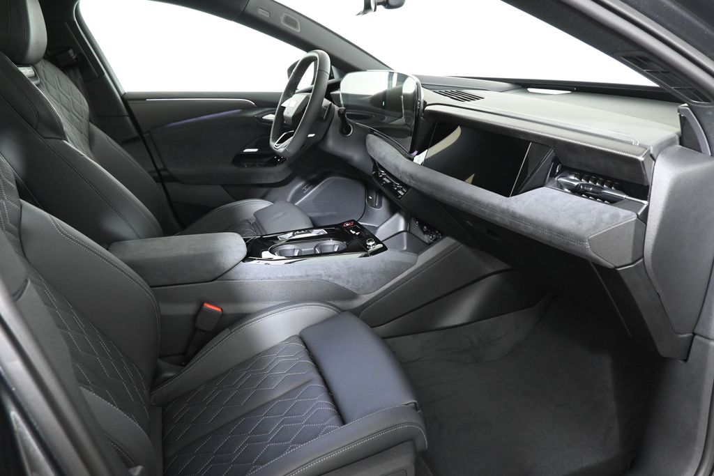 Thumbnail: 2025 Audi S6 - 21