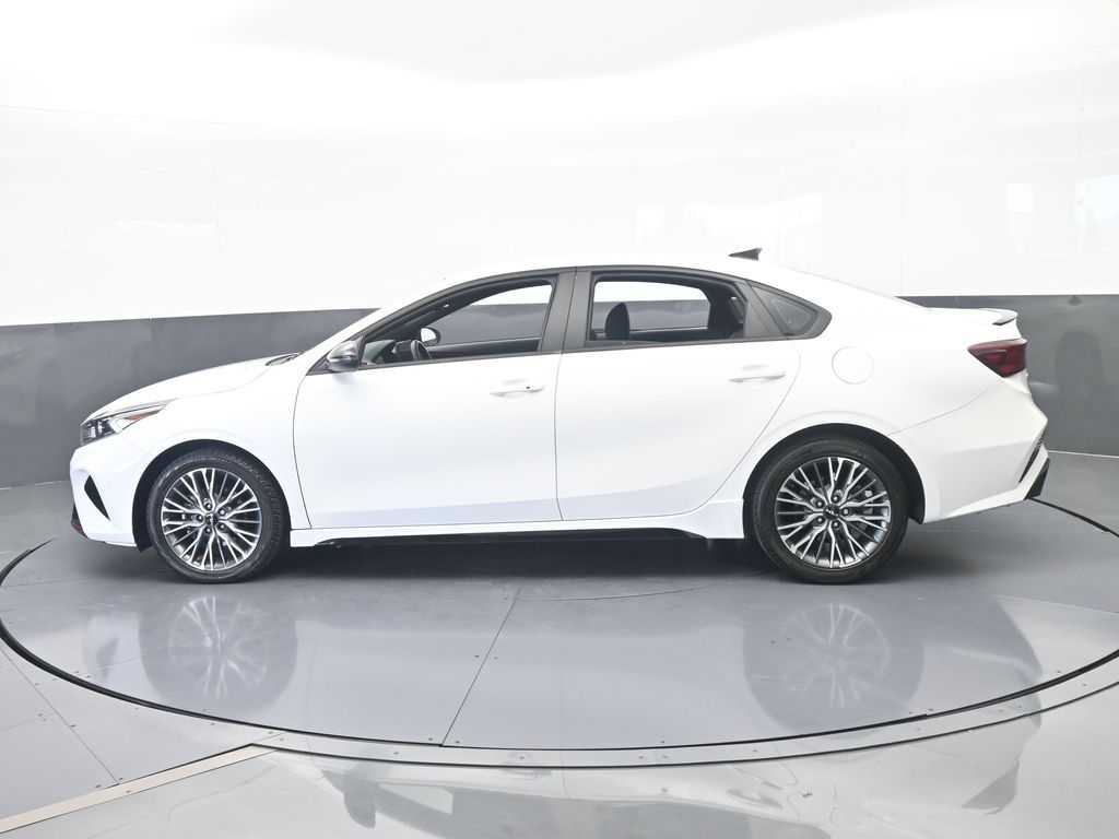 Used 2024 Snow White Pearl Kia GT-Line image 3