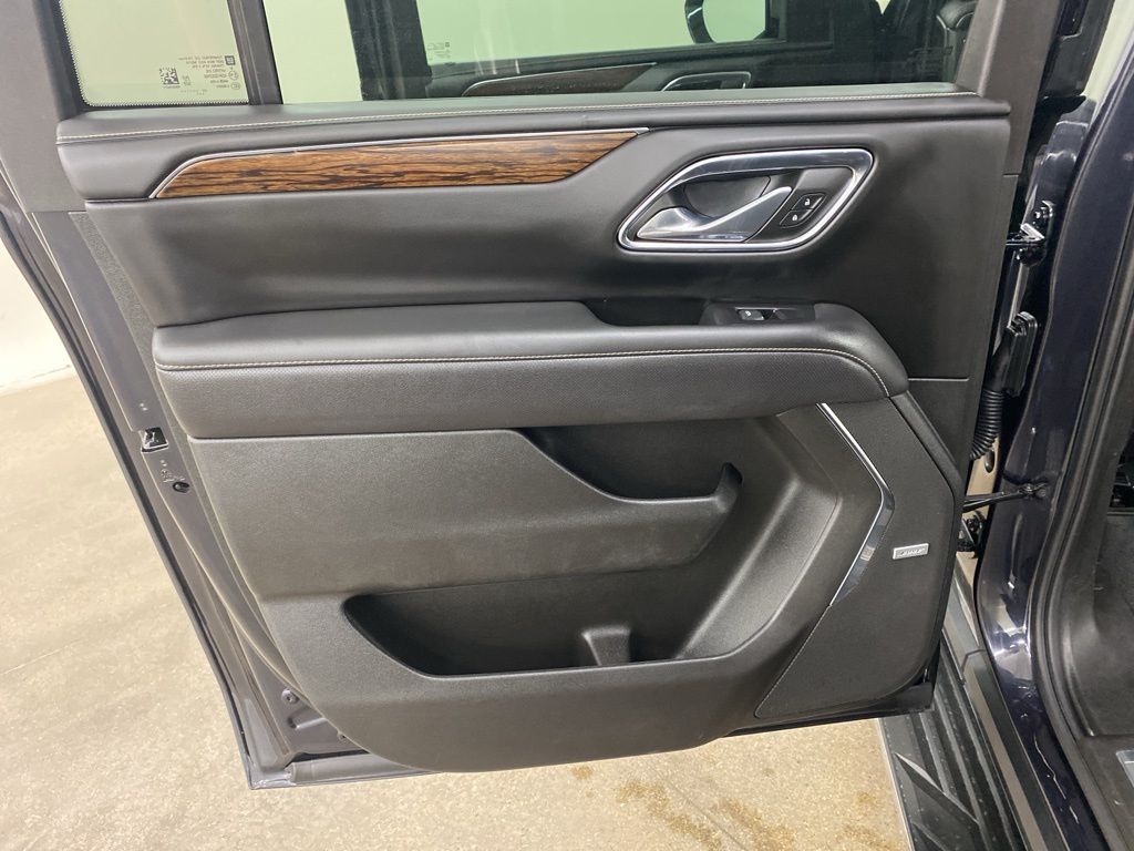 2023 Chevrolet Suburban Premier photo