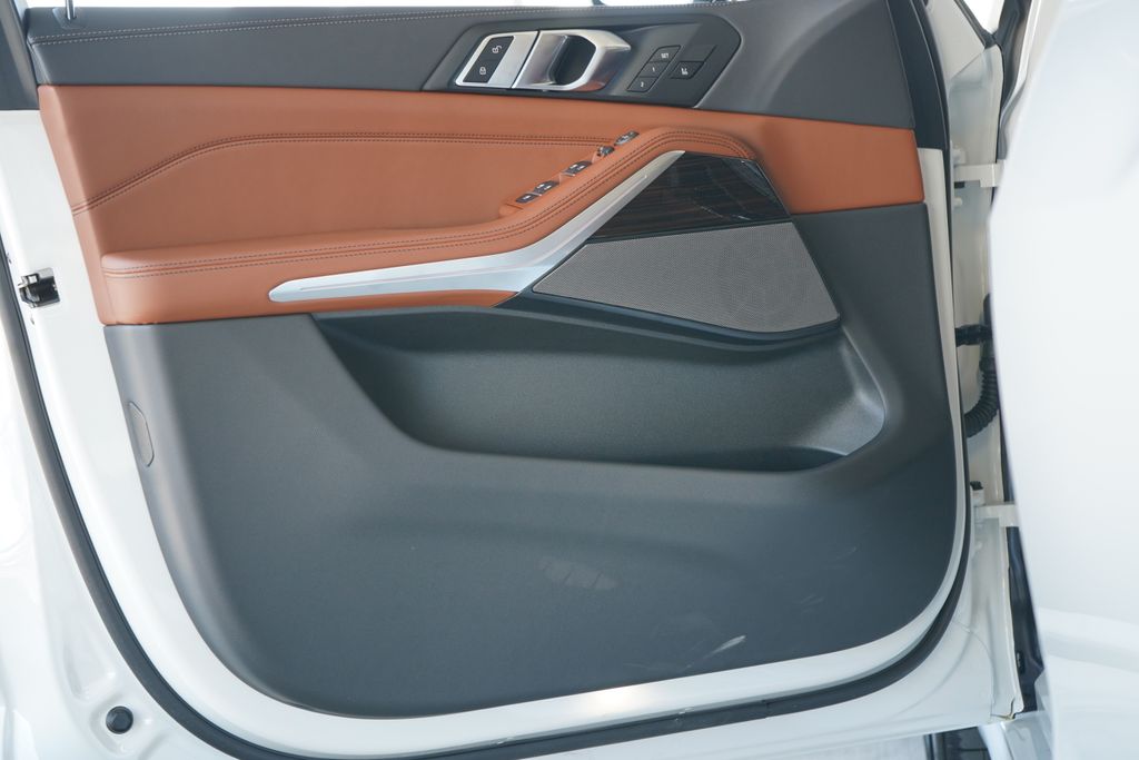 Thumbnail: 2026 BMW X5 - 10