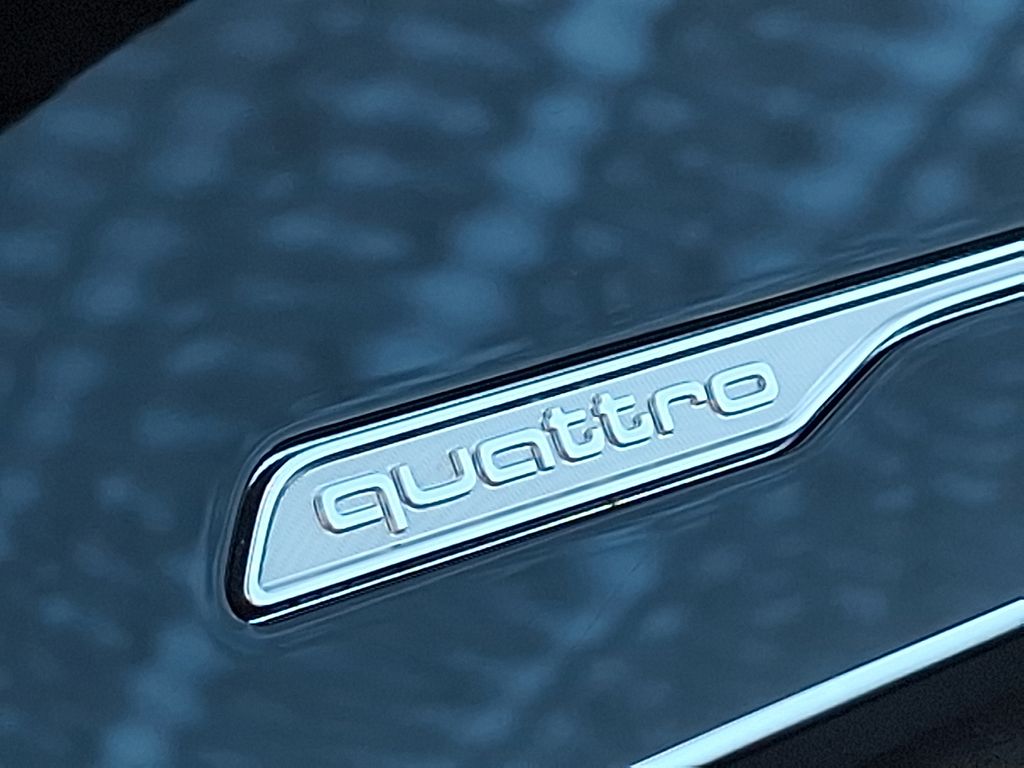 Thumbnail: 2019 Audi Q8 - 25