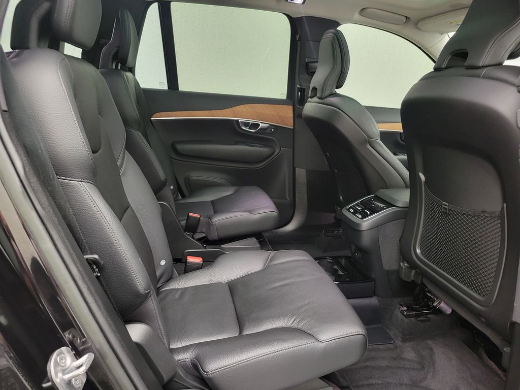 Thumbnail: 2022 Volvo XC90 - 17