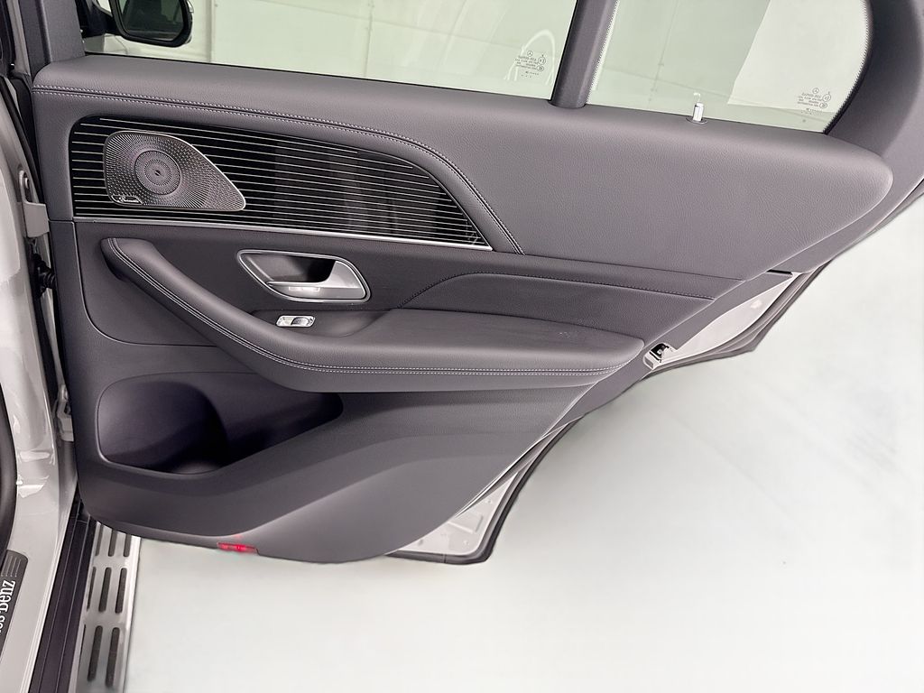 Thumbnail: 2026 Mercedes-Benz GLE - 26