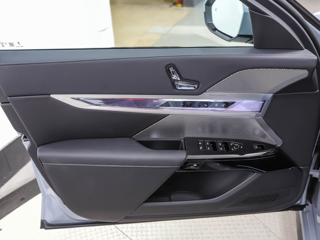 2025 BMW 7 Series 740i xDrive 9