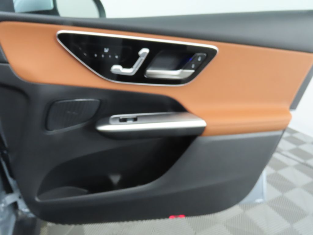 2025 Mercedes-Benz GLC 300 26