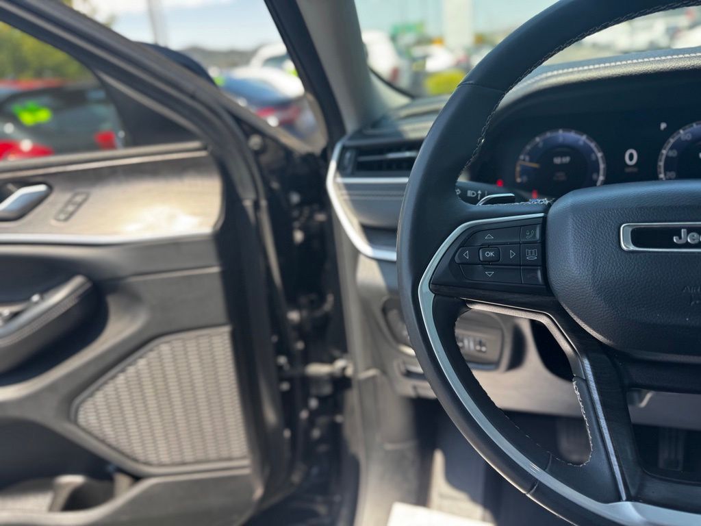 Used 2023 Jeep Grand Cherokee SUV