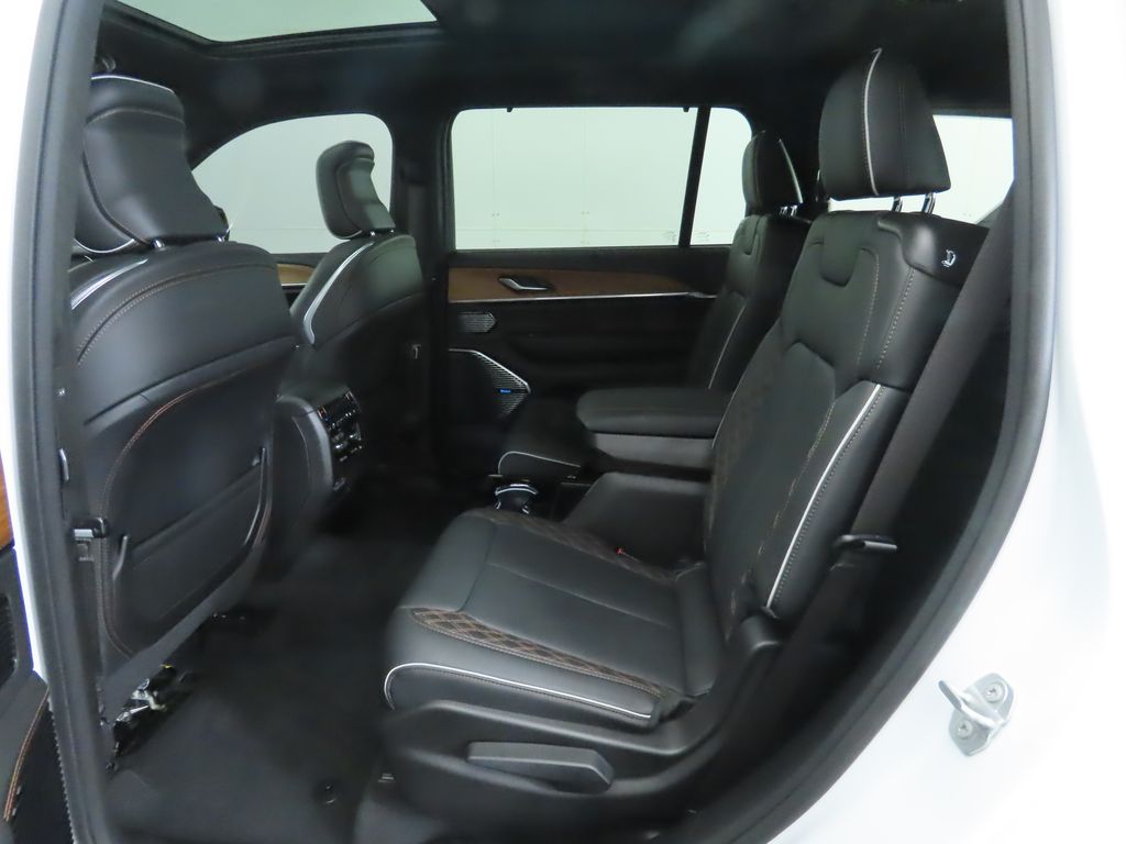 Thumbnail: 2023 Jeep Grand Cherokee L - 22