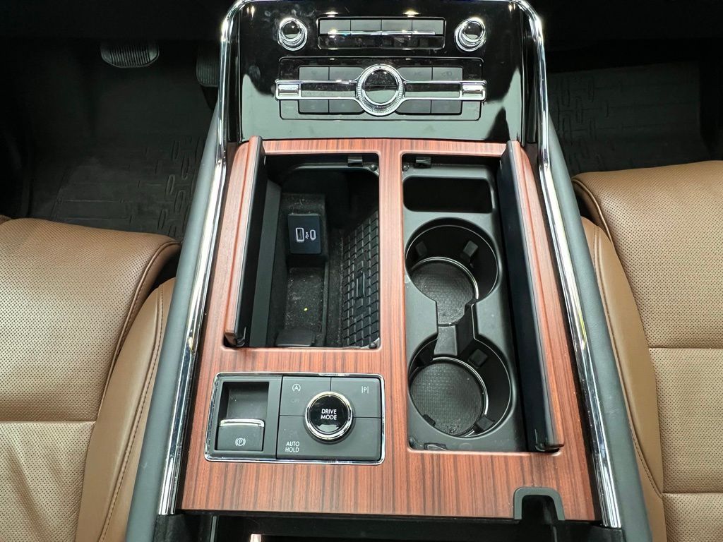 Thumbnail: 2024 Lincoln Navigator - 13