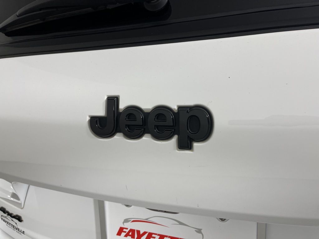 Thumbnail: 2023 Jeep Grand Cherokee L - 18