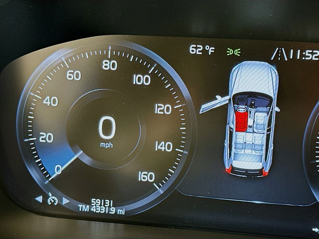 Thumbnail: 2021 Volvo XC60 - 12