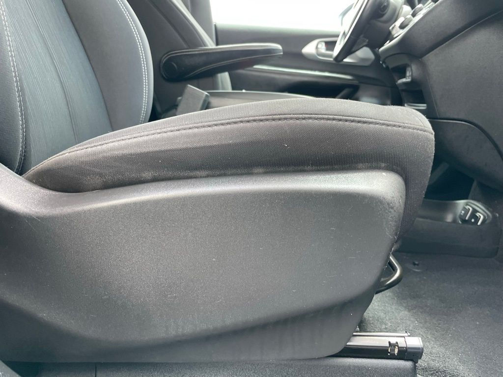 Thumbnail: 2018 Chrysler Pacifica - 30