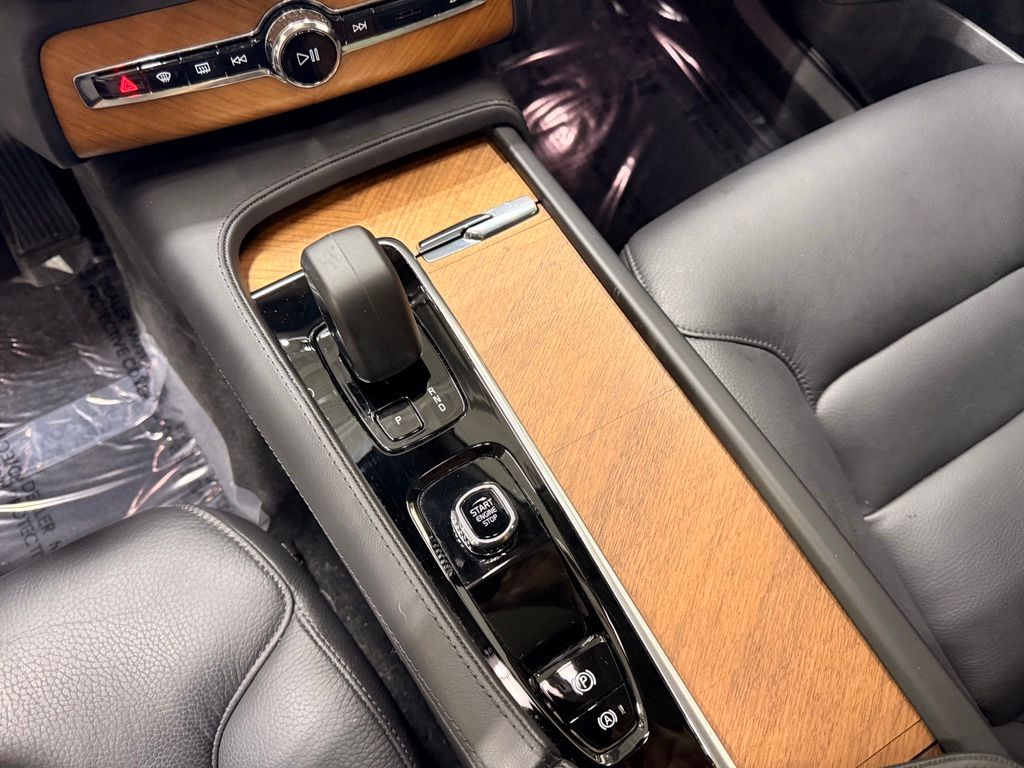 Thumbnail: 2023 Volvo XC90 - 18
