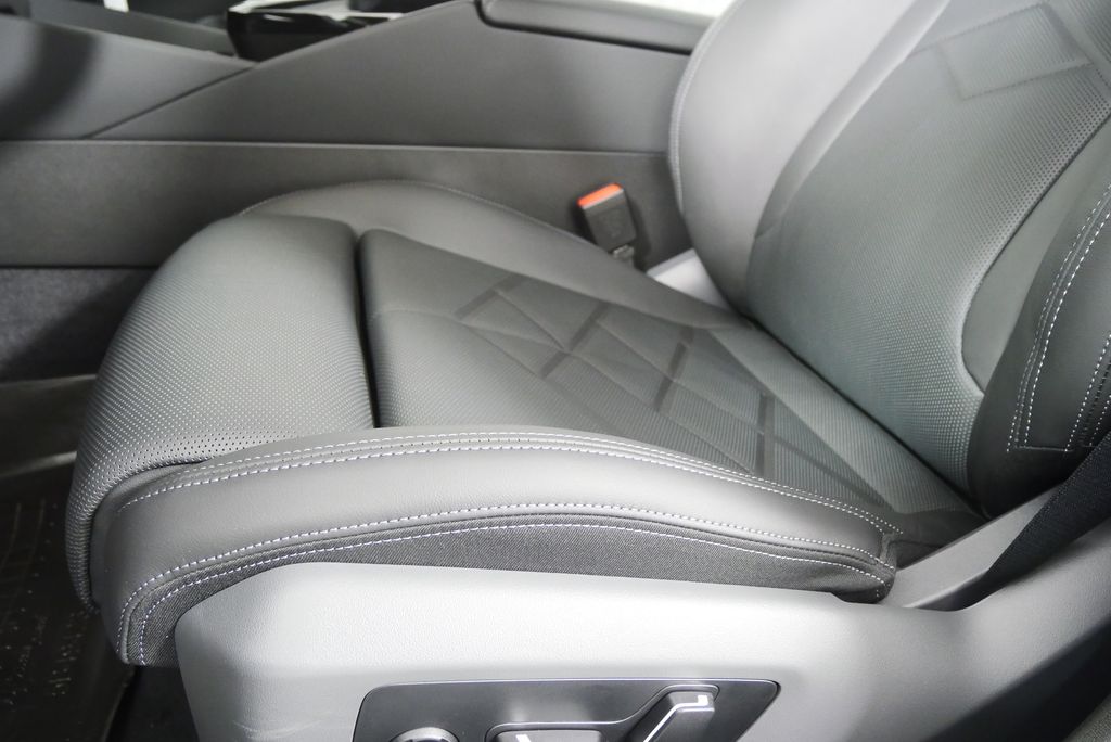 Thumbnail: 2026 BMW 5 Series - 11