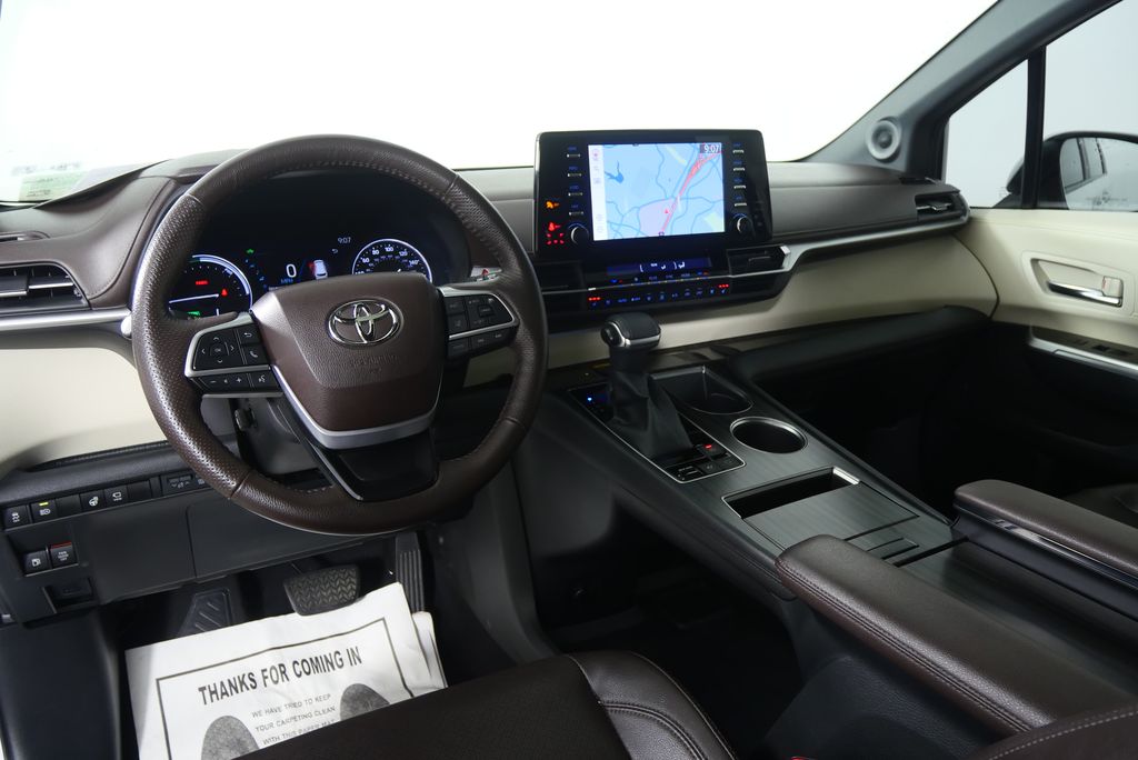 Thumbnail: 2022 Toyota Sienna - 19