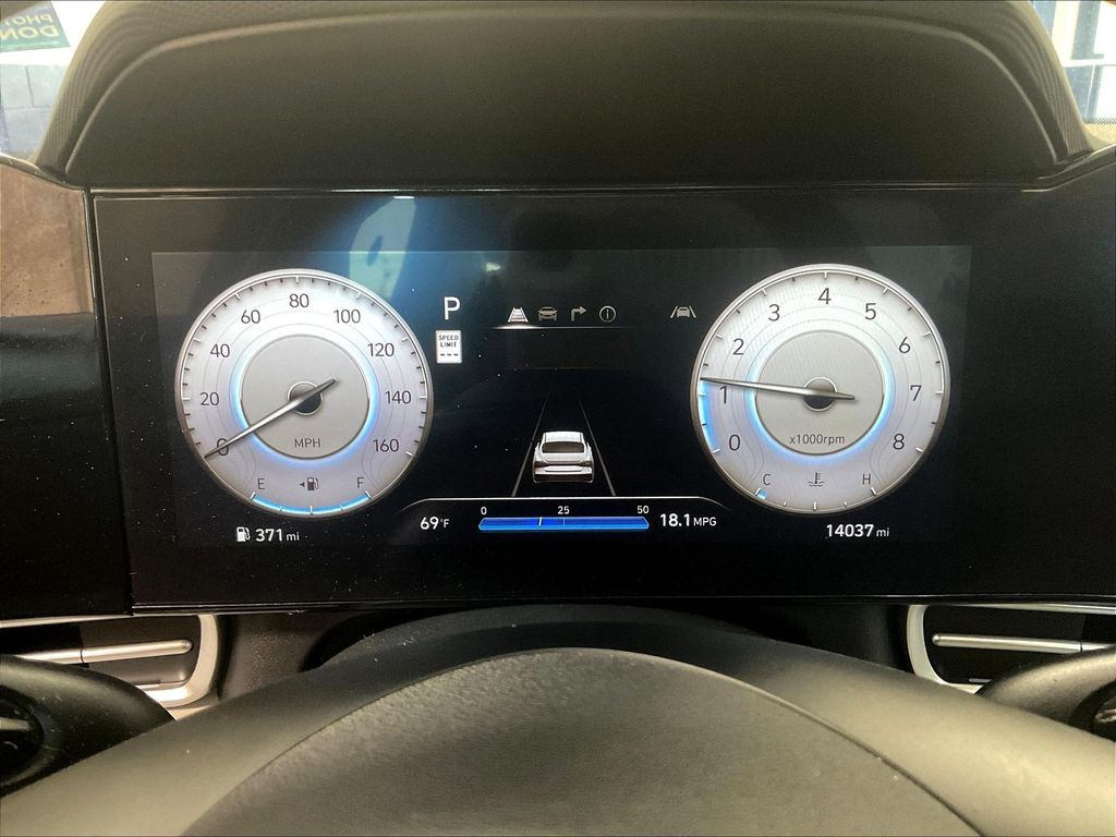 2025 Hyundai Elantra — photo 25