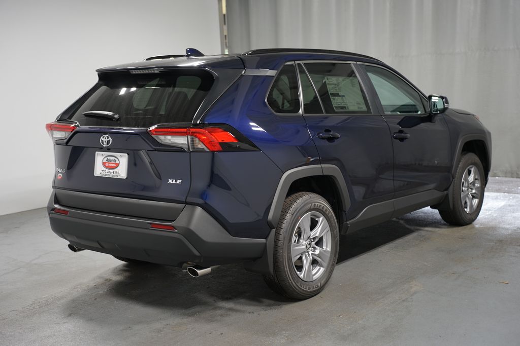 2025 Toyota RAV4 XLE 8