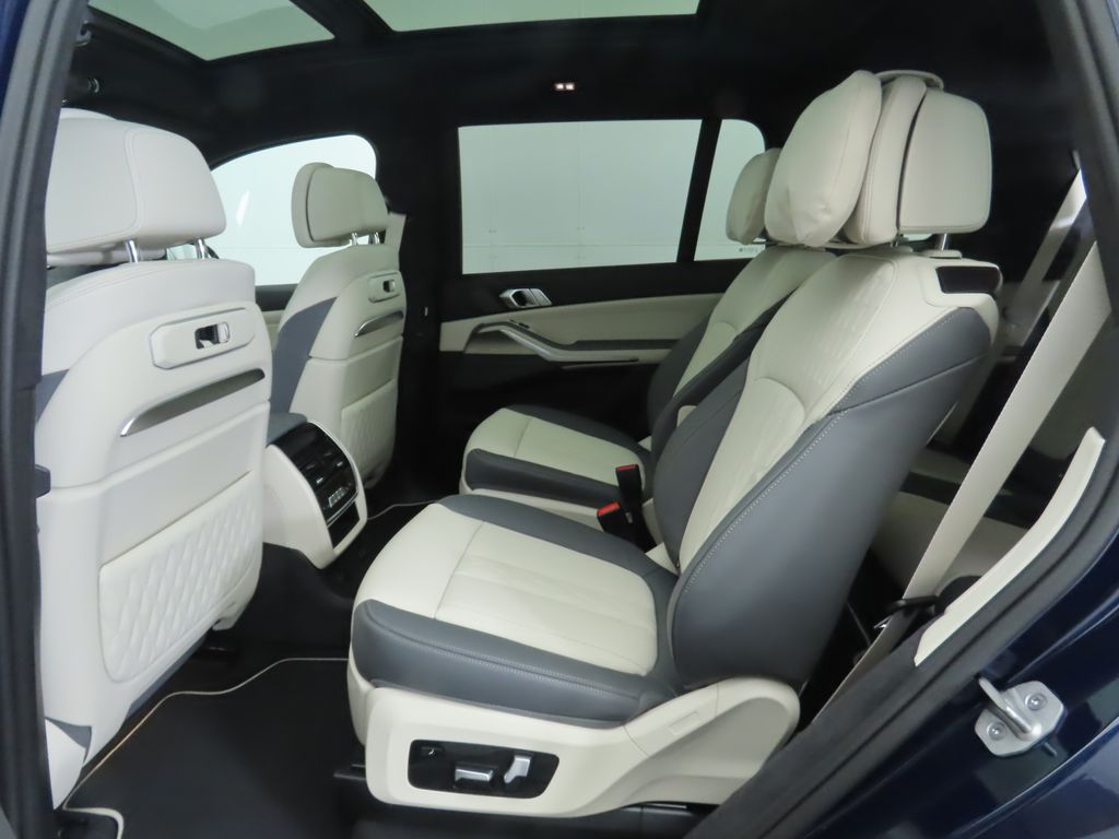 Thumbnail: 2026 BMW X7 - 22