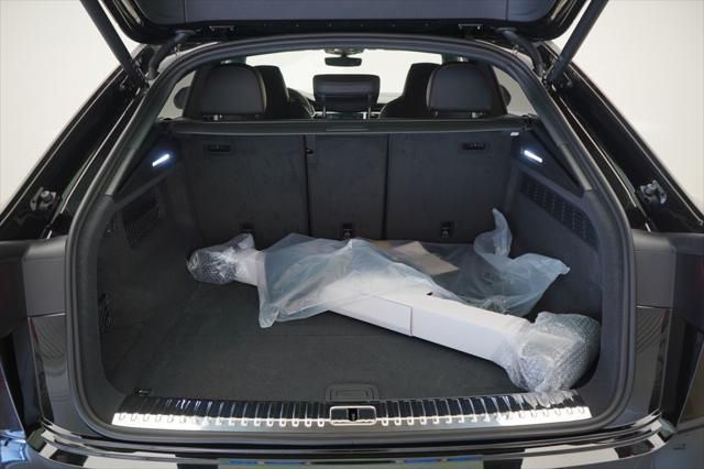 Thumbnail: 2026 Audi RS Q8 - 11