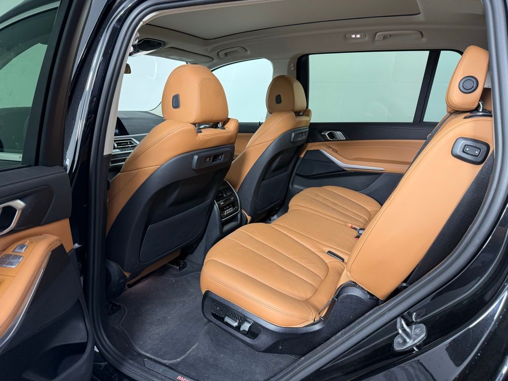 2022 BMW X7 xDrive40i 16
