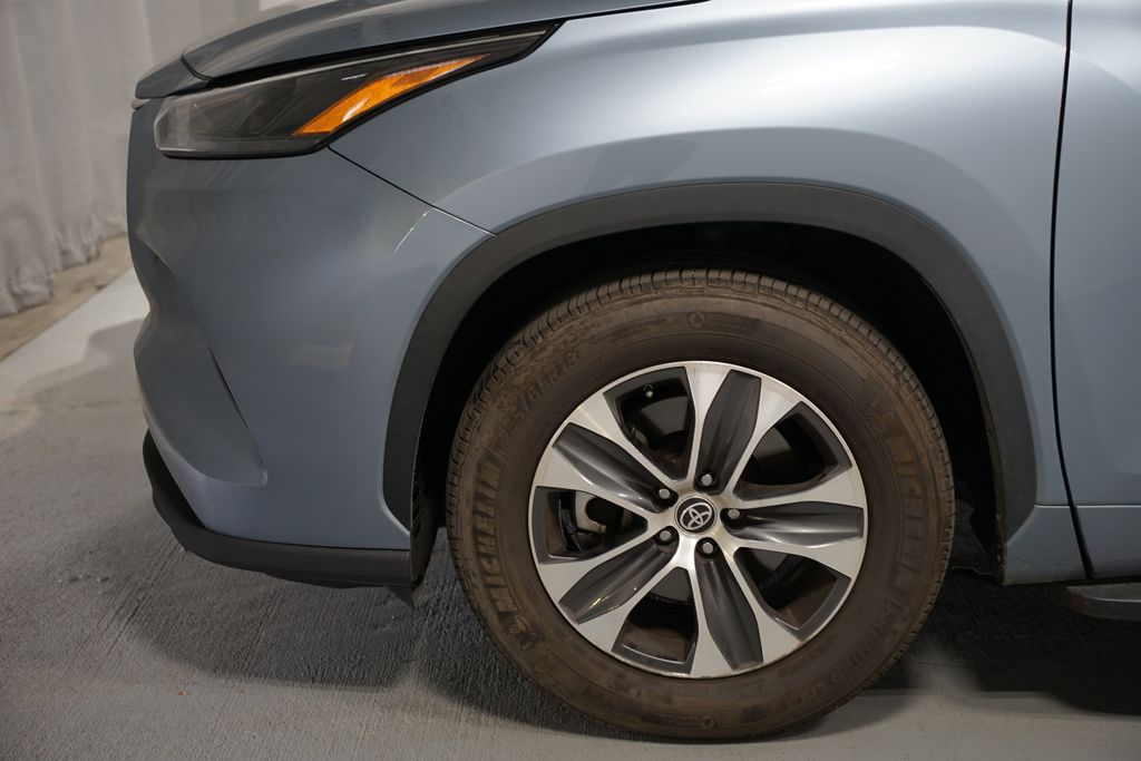 Thumbnail: 2022 Toyota Highlander - 5