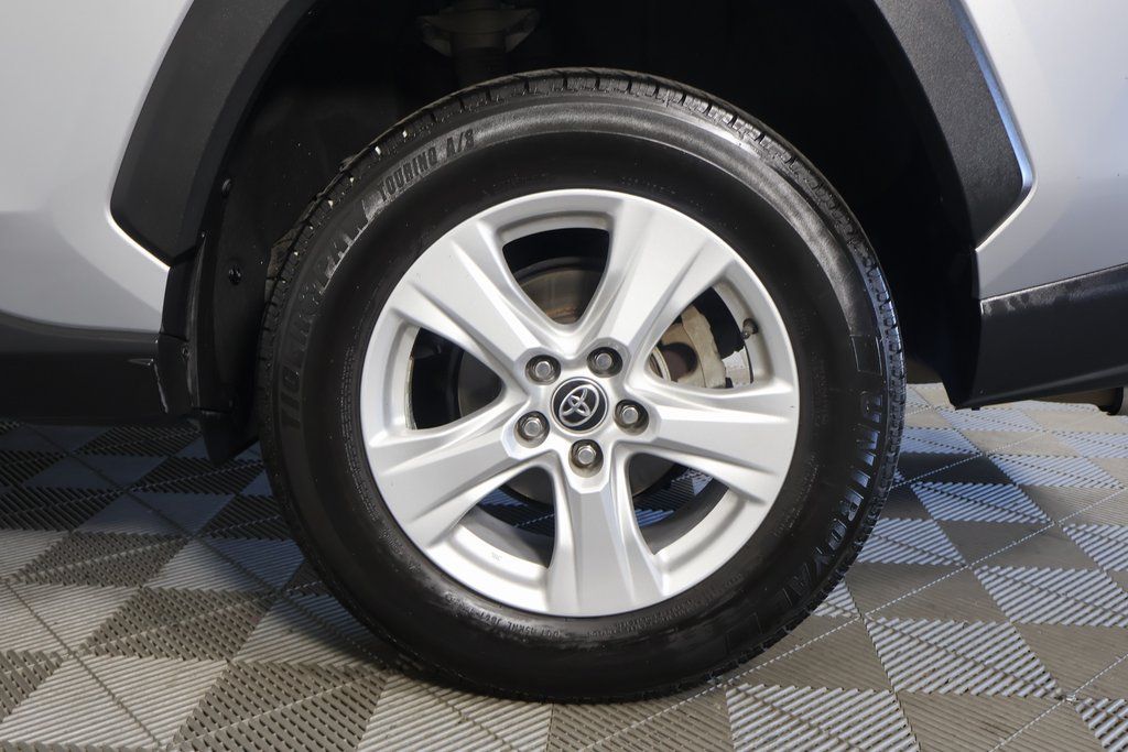 Thumbnail: 2021 Toyota RAV4 - 16