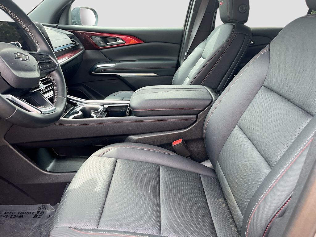 Used 2025 Gray Chevrolet Z71 image 21